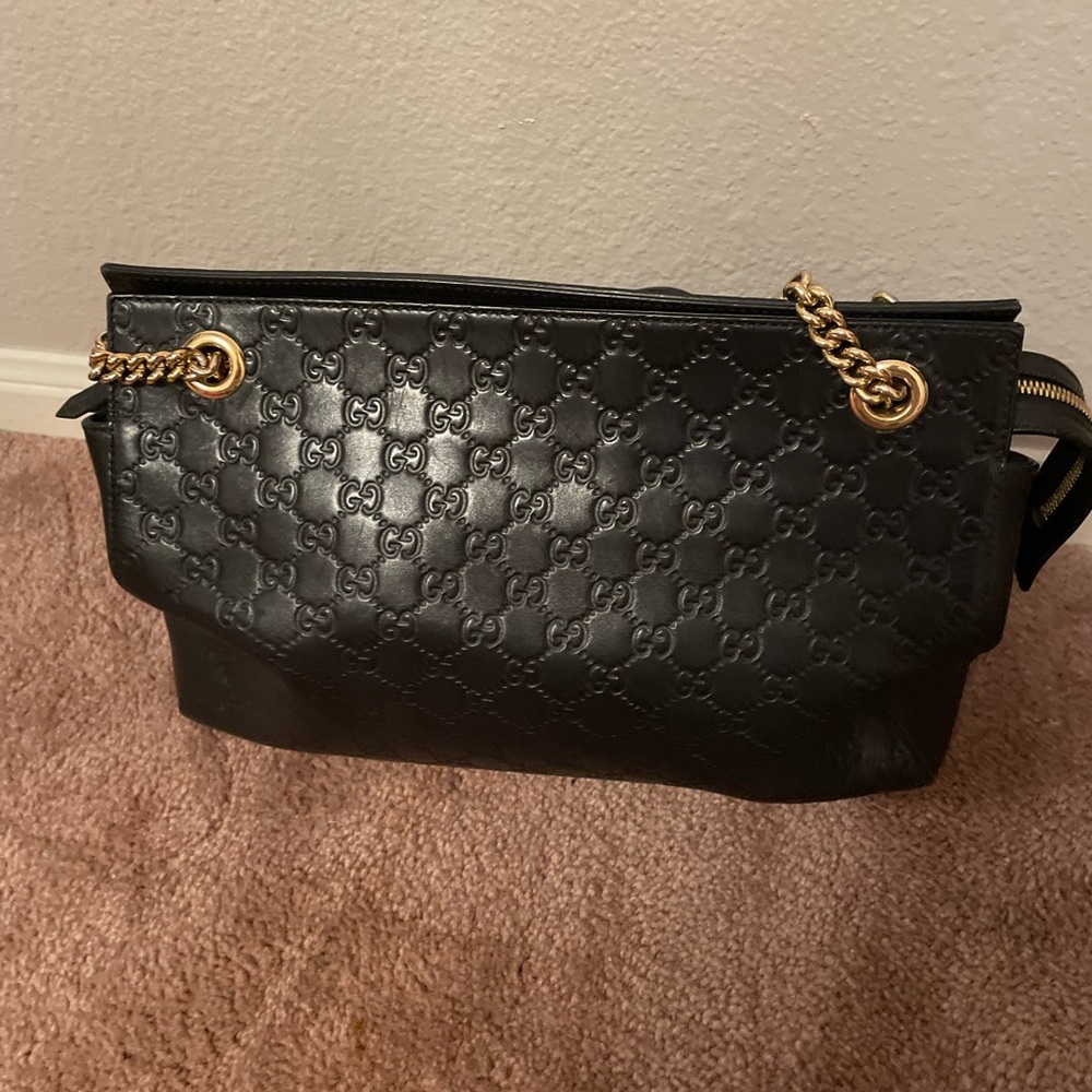 Gucci Satchel Large slightly used just like new with dust bag 100% Authentic